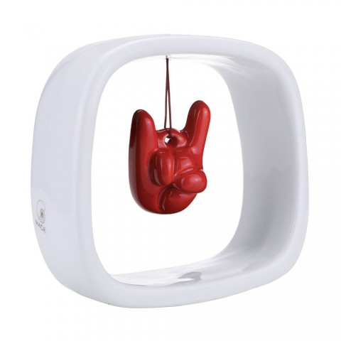 Cornice in ceramica bianca con Mani Corna rosse in porcellana Macri segni creativi